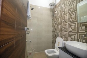 Regadera y amenidades de baño gratuitas 