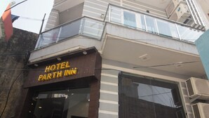 A multi-story building with a sign reading 'HOTEL PARTH INN.' - Hotel Parth Inn (Rishikesh)
