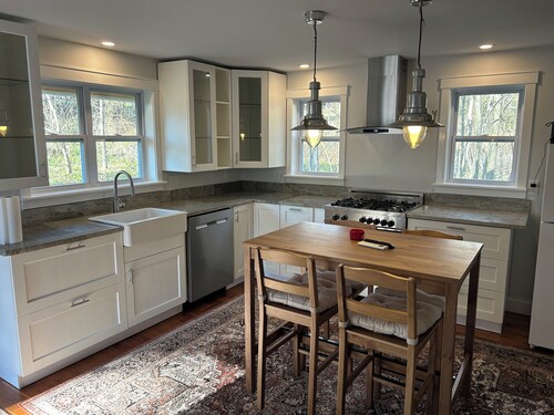 Charming 1-bedroom cottage with AC in cozy Harwood