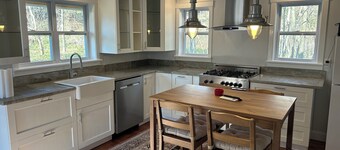 Charming 1-bedroom cottage with AC in cozy Harwood