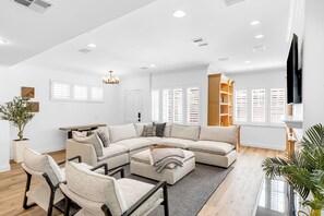 Smart TV, offices - Luxury & Location! Always Summer!  New! (Newport Beach)