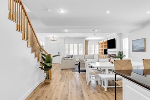 Dining - Luxury & Location! Always Summer!  New! (Newport Beach)