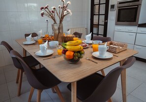 Dining - Casa 'La Marisol Ribeira' with Sea Views, Private Terrace and Wi-Fi (A Coruña)