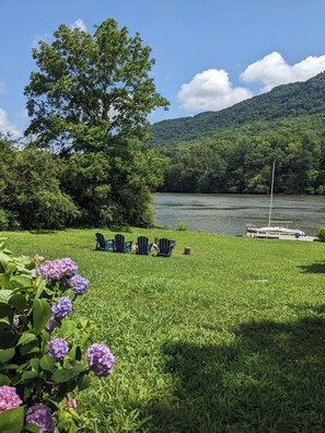 Property grounds - River House~Waterfront~Complementary Kayaks~Dock (Chattanooga)