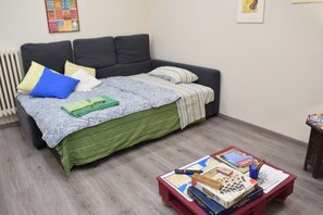 Tabla de planchar con plancha, wifi y ropa de cama 