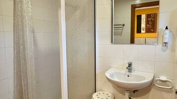Double Room, Balcony | Bathroom | Free toiletries, hair dryer, towels, toilet paper