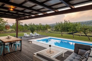 Pool - *NEW*Exclusive country house with flair in Dalmatia. Ideal for friends and families! (Umljanovići)