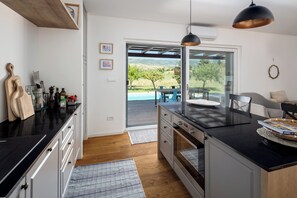 Private kitchen - *NEW*Exclusive country house with flair in Dalmatia. Ideal for friends and families! (Umljanovići)