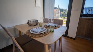 Appartement, gedeeltelijk uitzicht op zee | Dineren