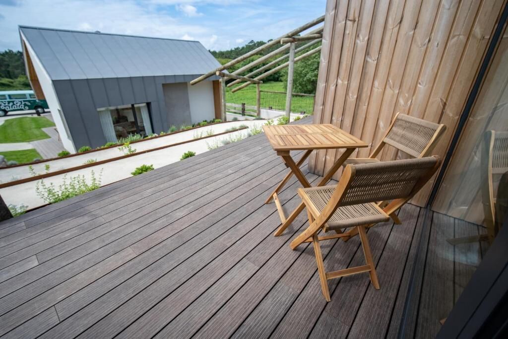 Appartement, vue partielle sur la mer | Restauration extérieure