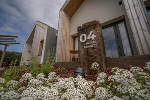 Appartement, vue partielle sur la mer | Détail de l’extérieur