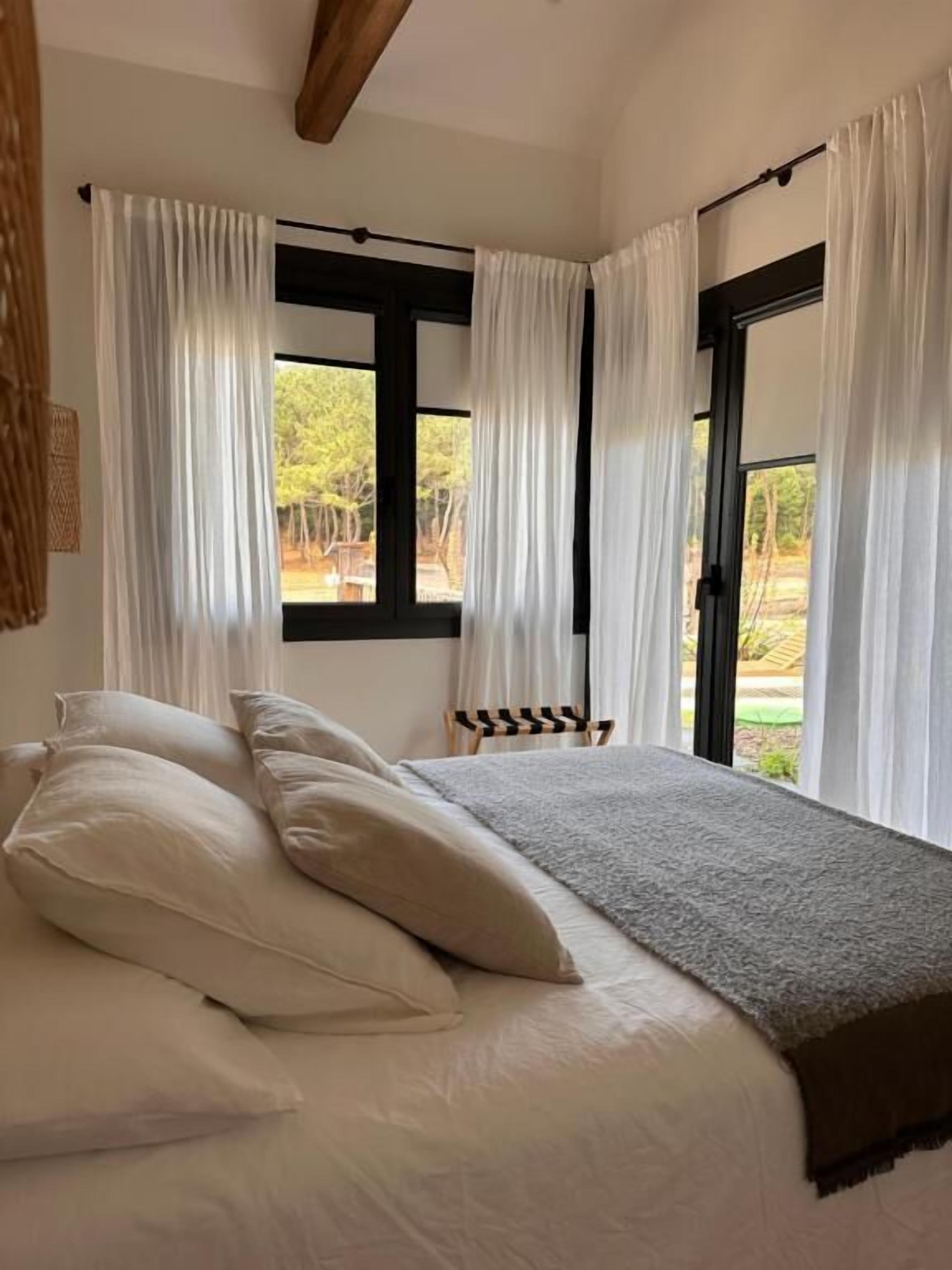 Appartement, vue partielle sur la mer