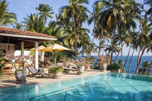 Saffron House: Private Seafront Villa with Infinity Pool & Tropical Gardens