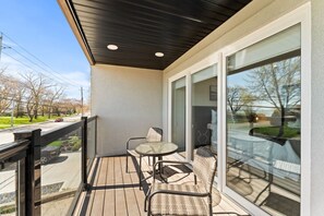 Property grounds - Luxury Side by Side Lakeview Condos (Leamington)