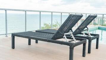 Estúdio luxo, ar-condicionado, vista para a praia | Piscina