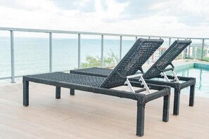 Estúdio luxo, ar-condicionado, vista para a praia | Piscina