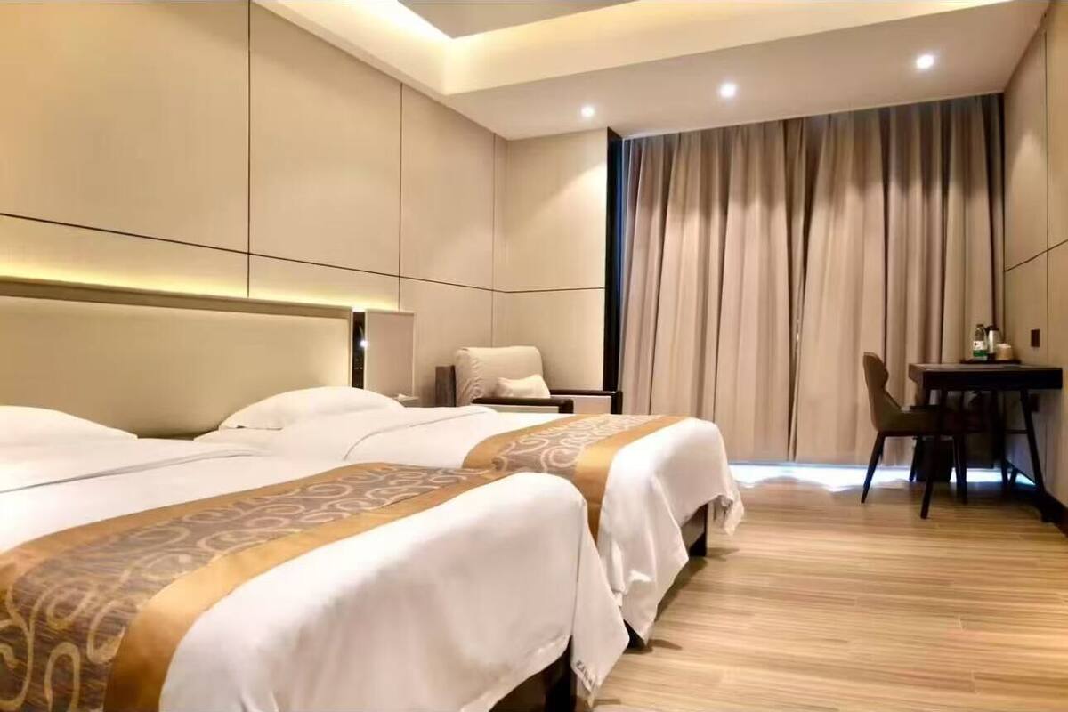 Comfort Twin Room, City View