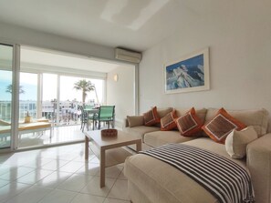 TV - Apartment with AC, sea view - 2 guests (Cap d'Agde)