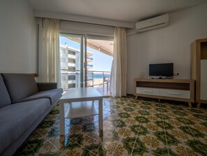 TV - Sea view apartment with balcony - 4 guests (Torredembarra)