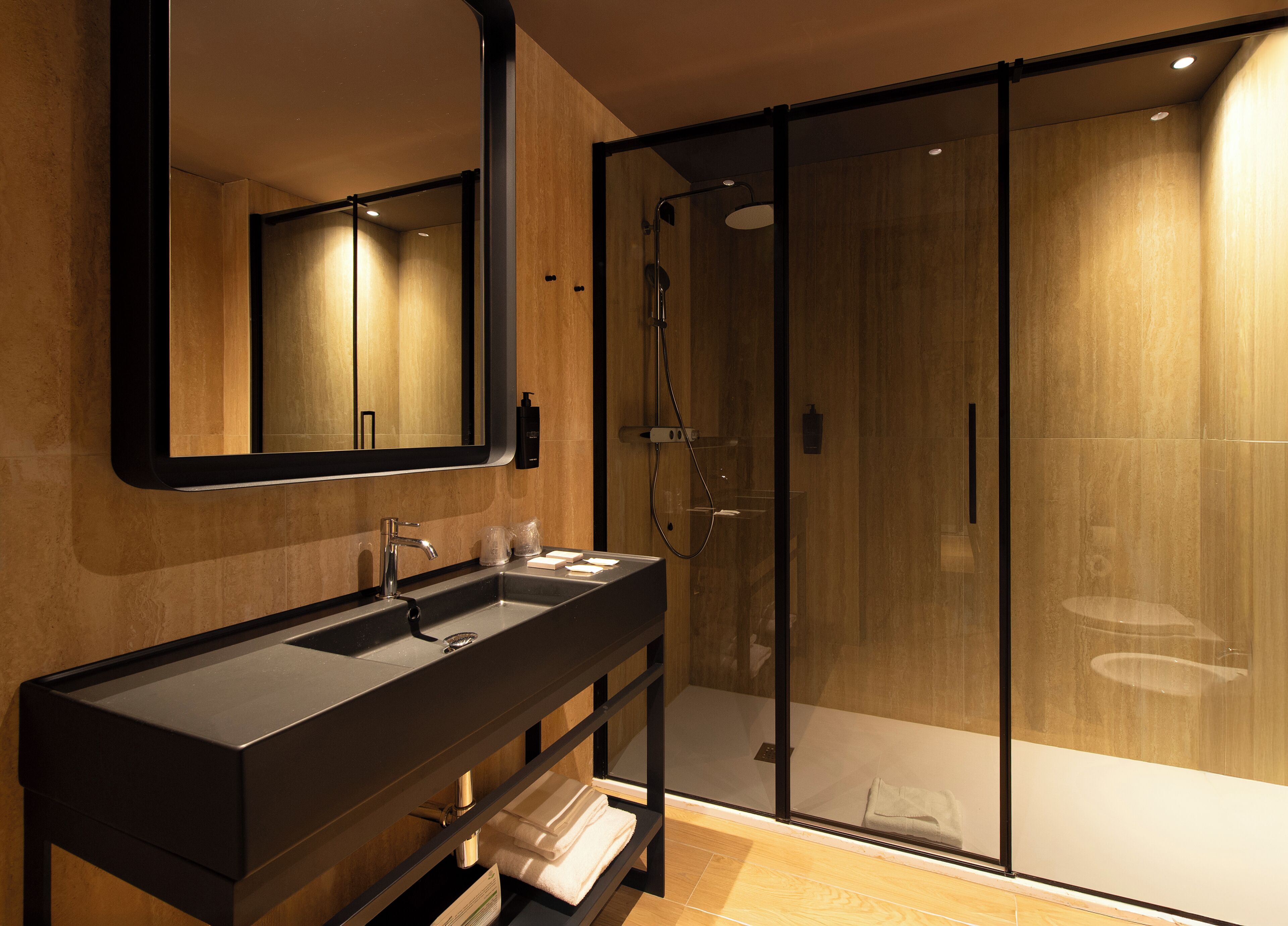 Doppelzimmer, Terrasse | Badezimmer