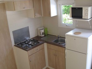 Fridge, microwave, coffee/tea maker - Comfortable mobile home - 6 guests (Désaignes)