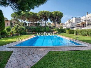Pool - Modern apartment 400m from beach with pool, WiFi, parking and terrace (Platja d'Aro)
