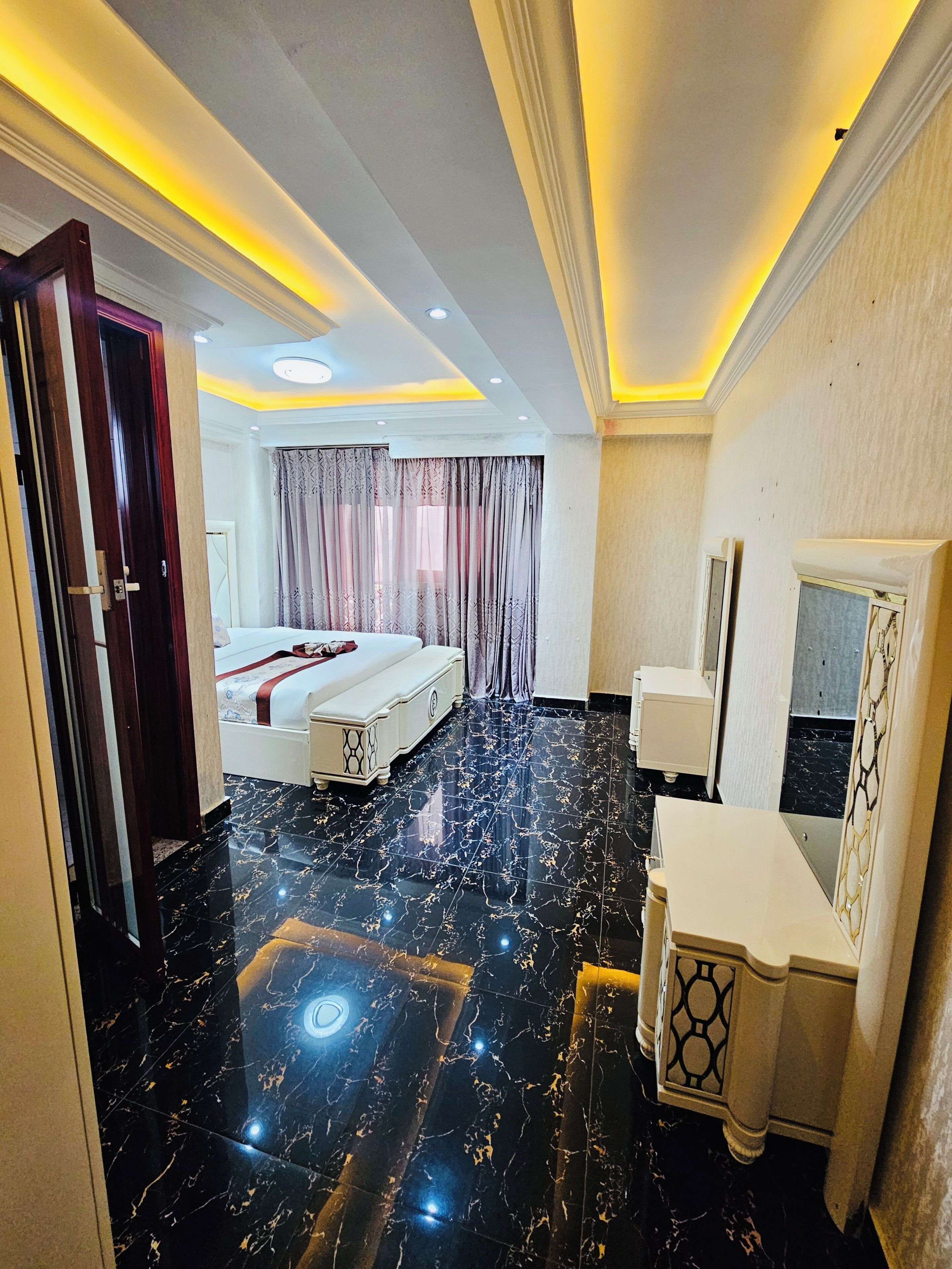 In-room safe, iron/ironing board, internet, bed sheets