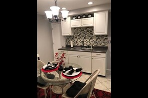 Dining - Louisville's Central "Lilly Pad" (Louisville)