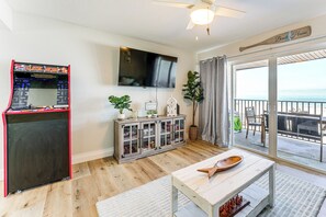 Interior - Beachfront! Indian Rocks Beach Condo w/ Balcony (Indian Rocks Beach)