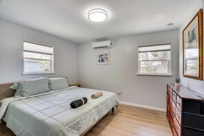 House (4 Bedrooms) | Interior - 2 Mi to River District! Family Fun in Fort Myers (Fort Myers)