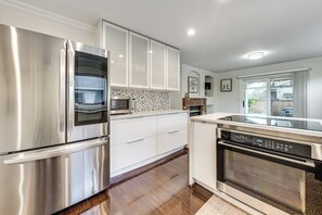 House (4 Bedrooms) | Interior - Patio Oasis! Contemporary Tacoma Hideout (Tacoma)