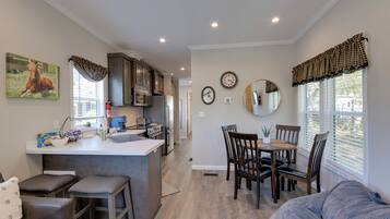 House (2 Bedrooms) | Interior