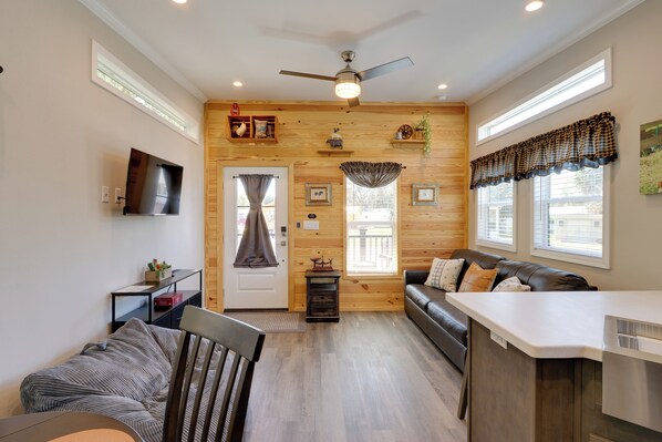 Interior - Rodeo Thrills & Backyard Bbqs! Lake Wales Retreat (River Ranch)