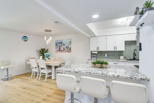 1/2 Mi to Sylvan Beach Park! Chic Townhome w/ Yard