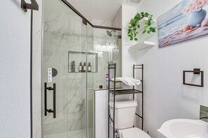 Apartment (3 Bedrooms) | Interior - 1/2 Mi to Sylvan Beach Park! Chic Townhome w/ Yard (La Porte)