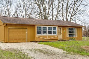 House (3 Bedrooms) | Interior - Rural Bloomington Area Home w/ Deck & Yard! (Bloomington)