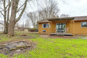 House (3 Bedrooms) | Interior - Rural Bloomington Area Home w/ Deck & Yard! (Bloomington)