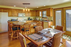 Interior - Byrdstown Apartment < 4 Mi to Dale Hollow Lake! (Byrdstown)