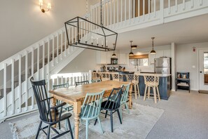 Apartment (4 Bedrooms) | Interior - White Mtn Adventure Hub! Group Escape w/ Views (Bretton Woods)