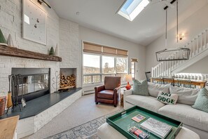 Interior - White Mtn Adventure Hub! Group Escape w/ Views (Bretton Woods)