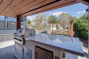 House (2 Bedrooms) | Interior - 0.5 Mi to Rodeo & Events! River Ranch Tiny Home (River Ranch)