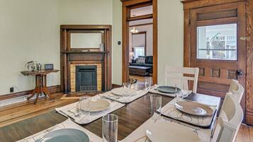 House (4 Bedrooms) | Interior