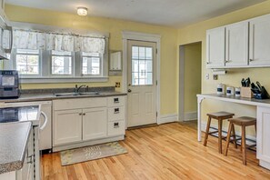 House (4 Bedrooms) | Interior - River Fishing & Scenic Hikes! Group Stay in Durbin (Durbin)