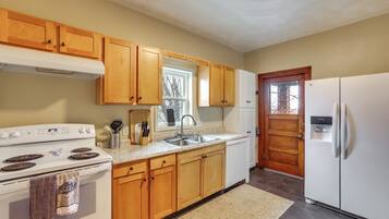 House (5 Bedrooms) | Interior