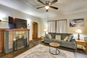 House (5 Bedrooms) | Interior