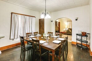 House (5 Bedrooms) | Interior