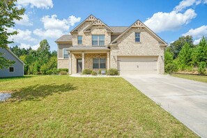Exterior - Close to Airport/Private Patio/Full kitchen (Atlanta)