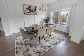 Dining - Close to Airport/Private Patio/Full kitchen (Atlanta)
