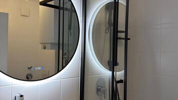 Shower, hair dryer, towels, shampoo