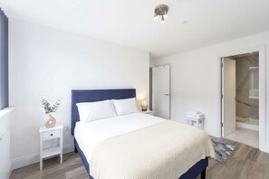 2 Schlafzimmer, Schreibtisch, Bügeleisen/Bügelbrett, WLAN